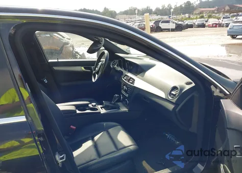 2014 Mercedes-Benz C 300 Sport 4Matic из США, поврежденный, VIN WDDGF8AB5ER307782